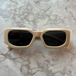 Cream trendy rectangular sunglasses